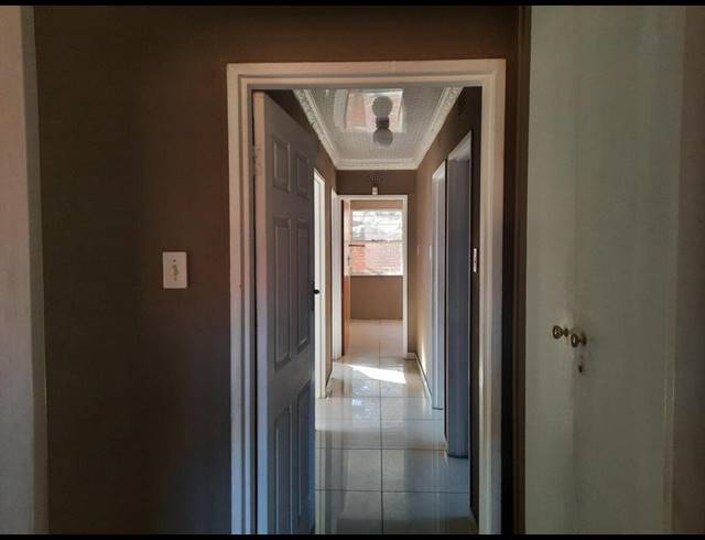 3 BEDROOM TOWNHOUSE FOR SALE IN VANDERBIJLPARK CE 3